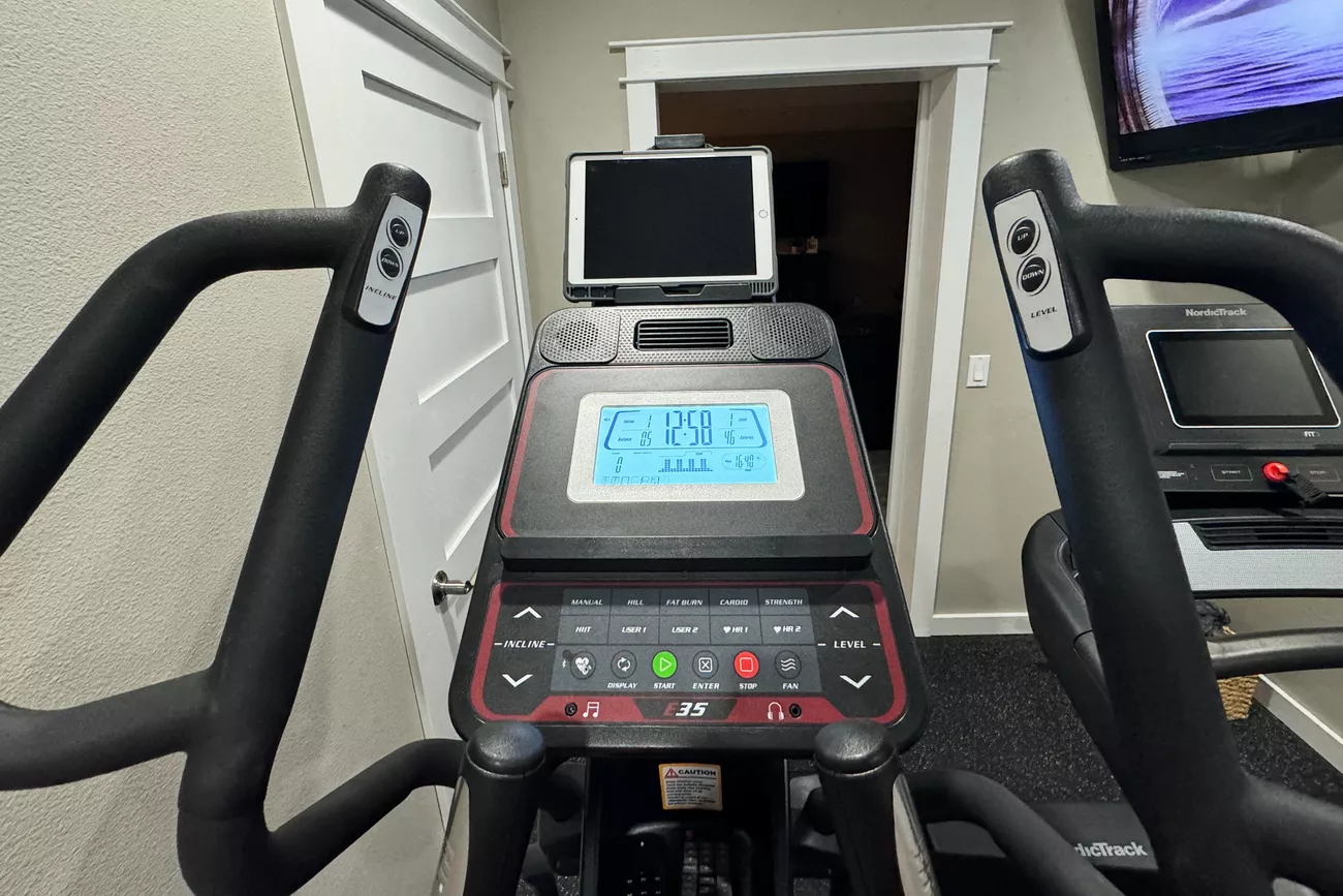 Interval Training on a Sole E35, showing analytics from current pending workout